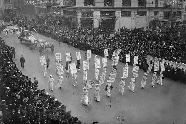 Parade Suffragette pada 23 Oktober 1915 di New York.