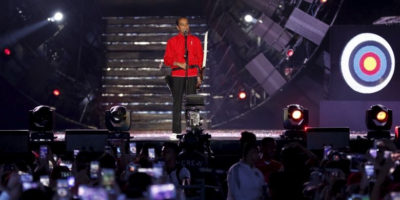 Presiden Republik Indonesia, Joko Widodo membuka acara setahun hitung mundur (countdown) Asian Games 2018 di Monumen Nasional (Monas), Jakarta, Jumat (18/8/2017). Ribuan penonton antusias menyaksikan acara.