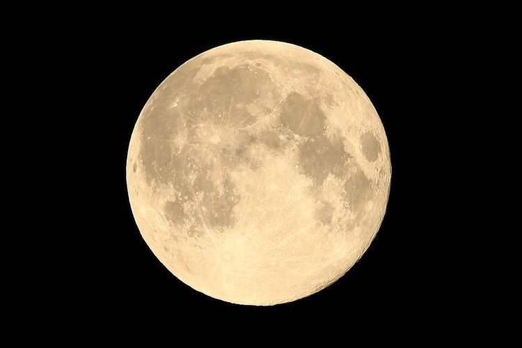 Fenomena Strawberry Moon: Bulan Purnama Juni Muncul 18,6 Tahun Sekali