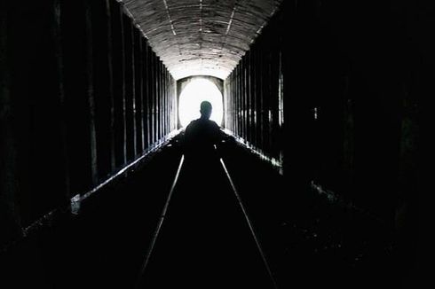 Terowongan Lampegan dan Kisah Tumbal Penari Ronggeng