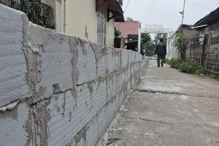 Ribut soal Bakar Sampah, Warga di Depok Tembok Jalan Masuk Perumahan