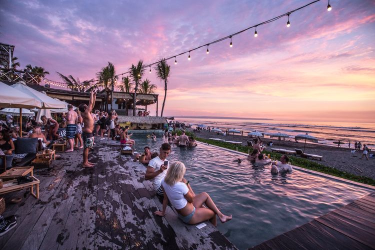 Suasana beach club di Canggu. Muncul petisi basmi kebisingan di Canggu Bali.