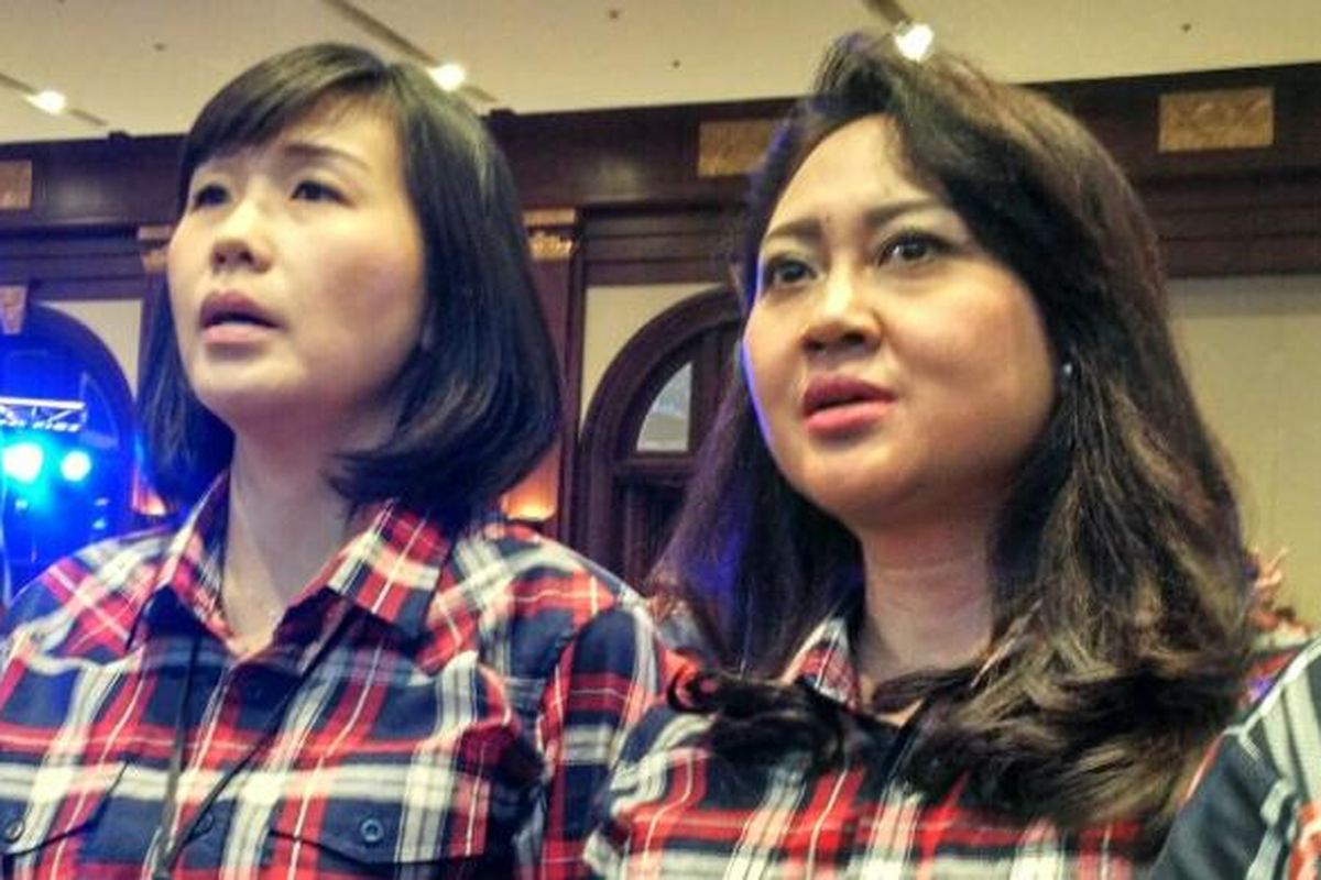 Istri calon gubernur DKI Jakarta Basuki Tjahaja Purnama (Ahok), Veronica Tan (kiri), dan istri calon wakil gubernur DKI Jakarta, Happy Farida (kanan), tampak hadir di Hotel Bidakara, Jakarta Selatan, Jumat (13/1/2017) malam. Keduanya hadir untuk mendukung suami mereka dalam debat pertama yang diselenggarakan KPU DKI Jakarta.