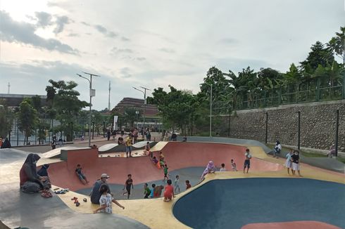 Antusiasnya Warga Kunjungi Alun-alun Depok dan Nasib Skatepark yang Dijadikan Perosotan