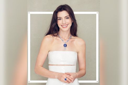 Anne Hathaway Hadiri Festival Film Cannes Kenakan Kalung 