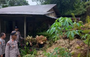 Informasi banjir dan tanah longsor di Kabupaten Tapanuli Utara saat ini, Rabu (26/11/2025), ada 53 titik terdampak, 2 meninggal, 17 hilang, tim gabungan masih lakukan pencarian.