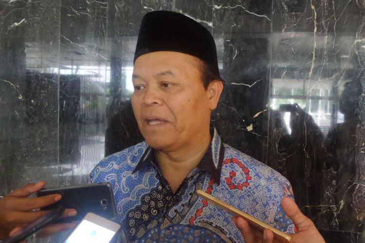 Wakil Ketua MPR RI Hidayat Nur Wahid di Kompleks Parlemen, Senayan, Jakarta, Jumat (13/10/2017).