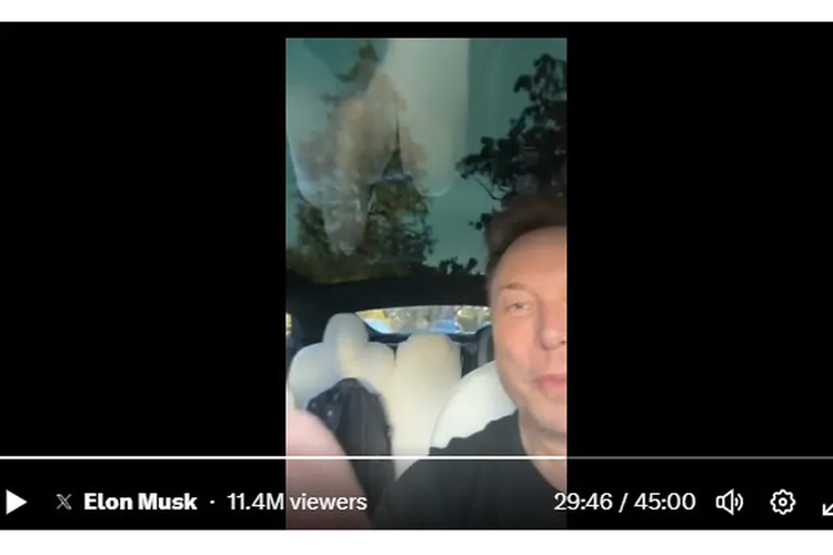 Tangkapan layar Elon Musk melakukan live streaming sambil mengemudikan mobil Tesla miliknya. Dalam video berdurasi 45 menit itu, Elon Musk memamerkan teknologi Full Self Driving Tesla versi 12 (FSD v12) yang belum dirilis ke publik. Teknologi ini memungkin mobil dapat berkendara sendiri secara sepenuhnya (autopilot).
