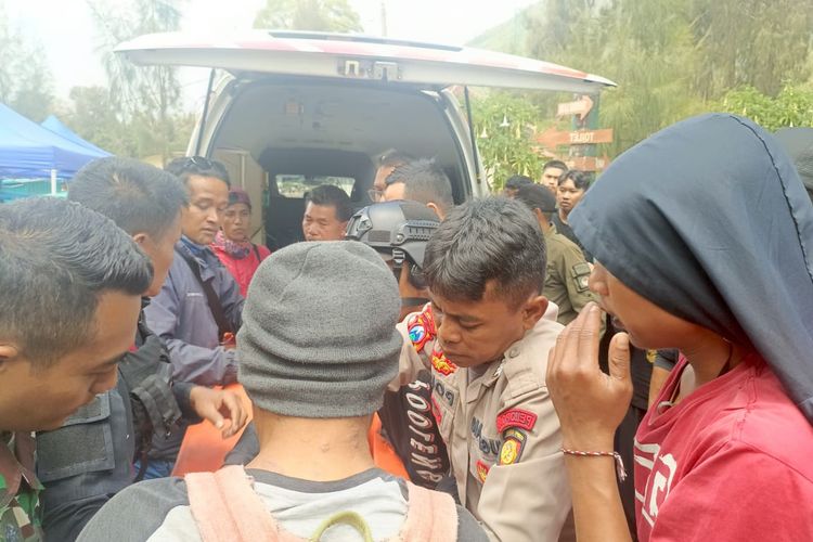 Proses evakuasi korban 