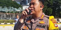 Polisi Turunkan 109 Bendera Ormas di Jakarta Pusat