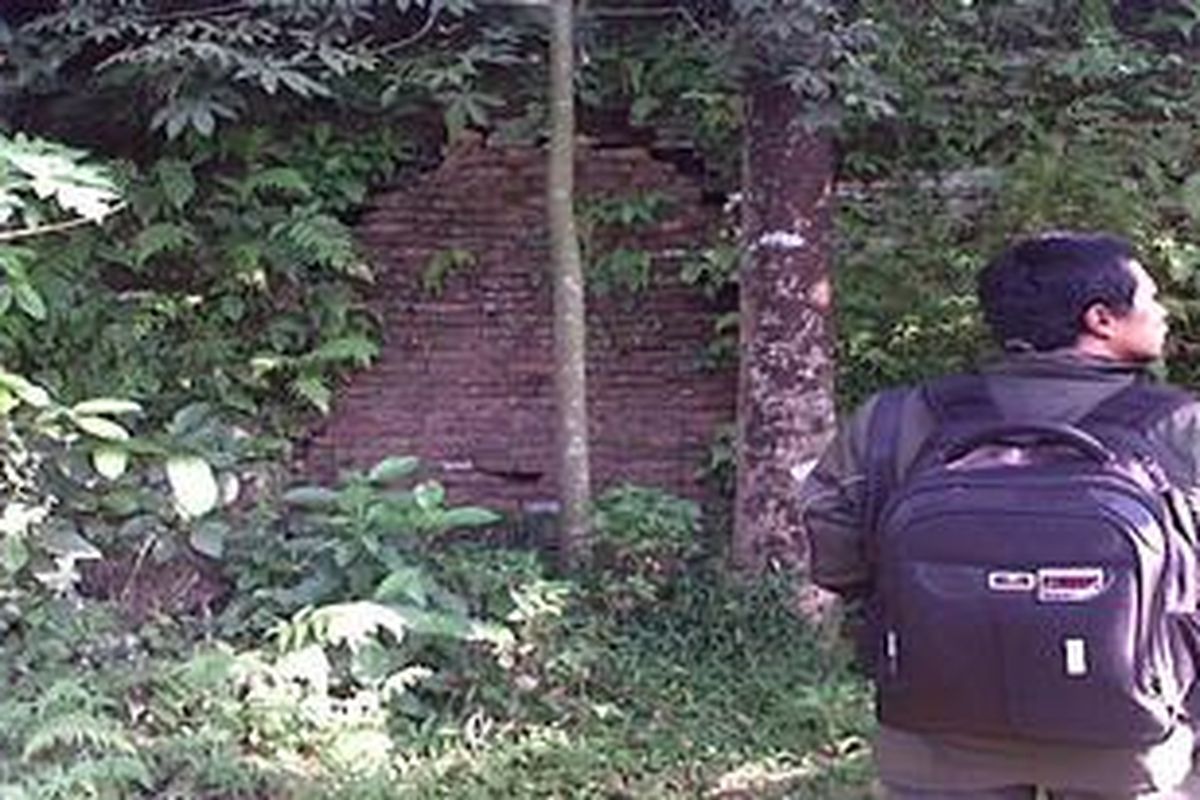 Benteng kraton kartasura peninggalan kerajaan Mataram Islam di Jawa