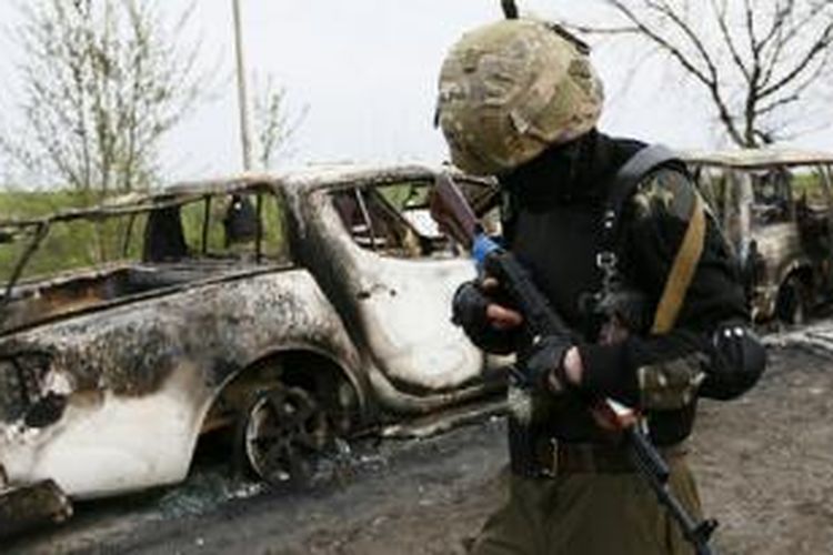 Tiga orang tewas dalam serangan terhadap pos pemeriksaan Rusia di Sloviansk.