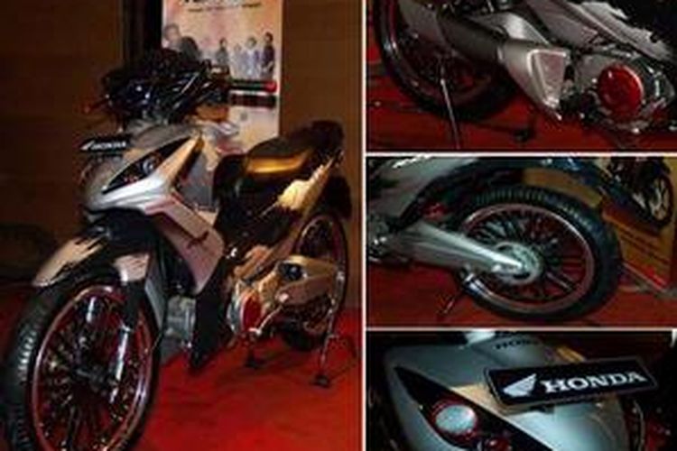 Pelek belakang dan depan serta knalpot bikinan sendiri. Lampu tambahan di sayap mempermanis tampilan