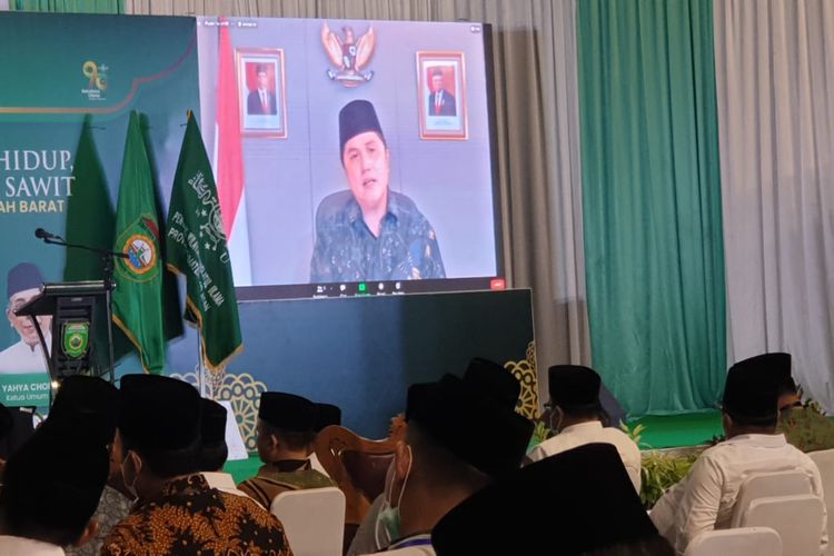 Menteri BUMN Erick Thohir berbicara tiga tantangan besar bangsa Indonesia saat menutup Harlah NU di Palembang, Sumatera Selatan, Minggu (6/3/2022).