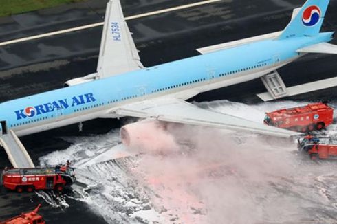 Mesin Jet Pesawat Korean Air Terbakar Saat Akan Lepas Landas