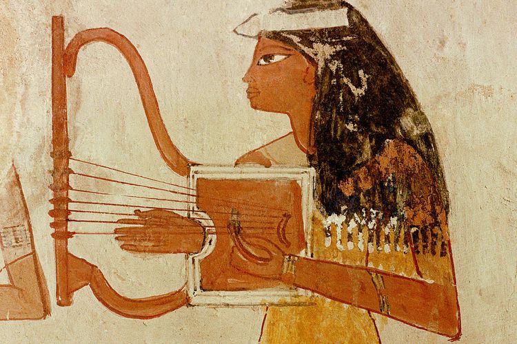 Ilustrasi manusia prasejarah sedang memainkan alat musik.