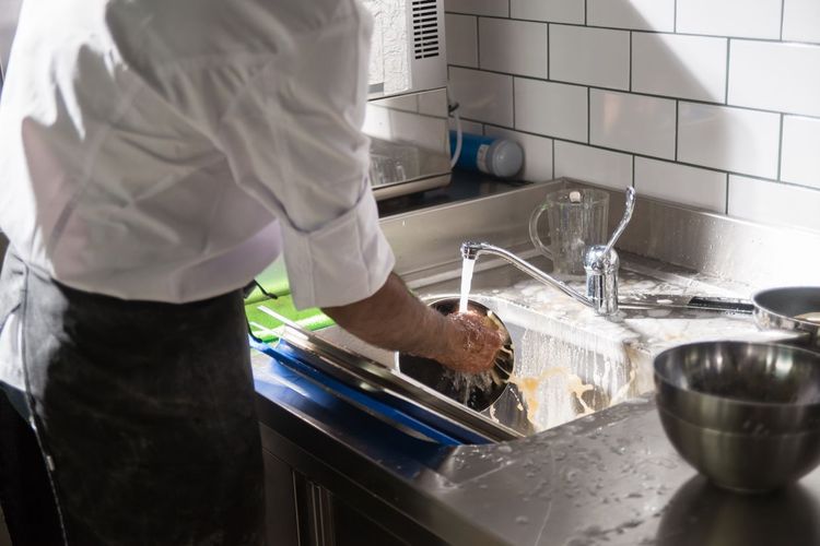 4 Cara Masak Lebih Rapi dan Minim Stres ala Chef