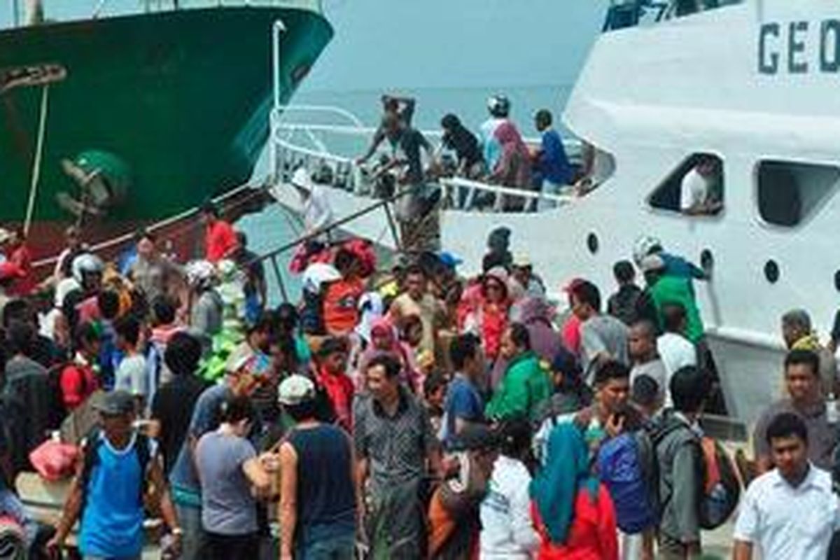 Penumpang KM Geovani dari Ternate-Morotai membludak.