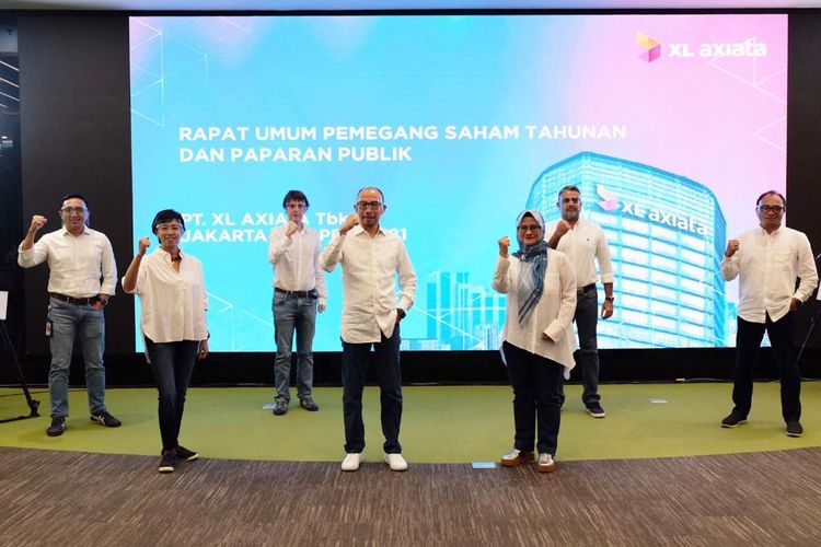 Jajaran Direksi dan Dewan Komisaris XL Axiata dalam acara paparan RUPS Tahunan 2021.