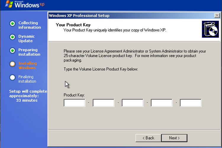 Jendela yang mengharuskan pengguna memasukkan serial number Windows XP yang terdiri dari 25 karakter alfanumerik.