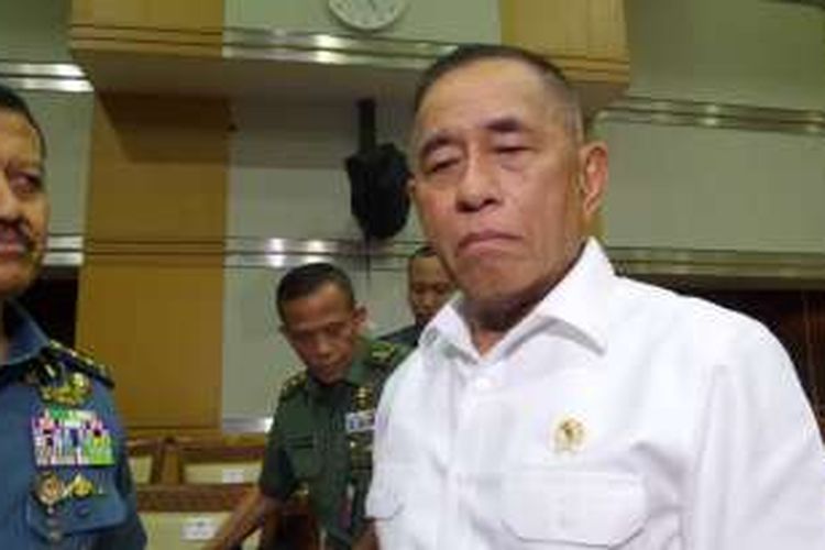 Menteri Pertahanan, Ryamizard Ryacudu di Kompleks Parlemen, Senayan, Jakarta, Senin (13/6/2016)