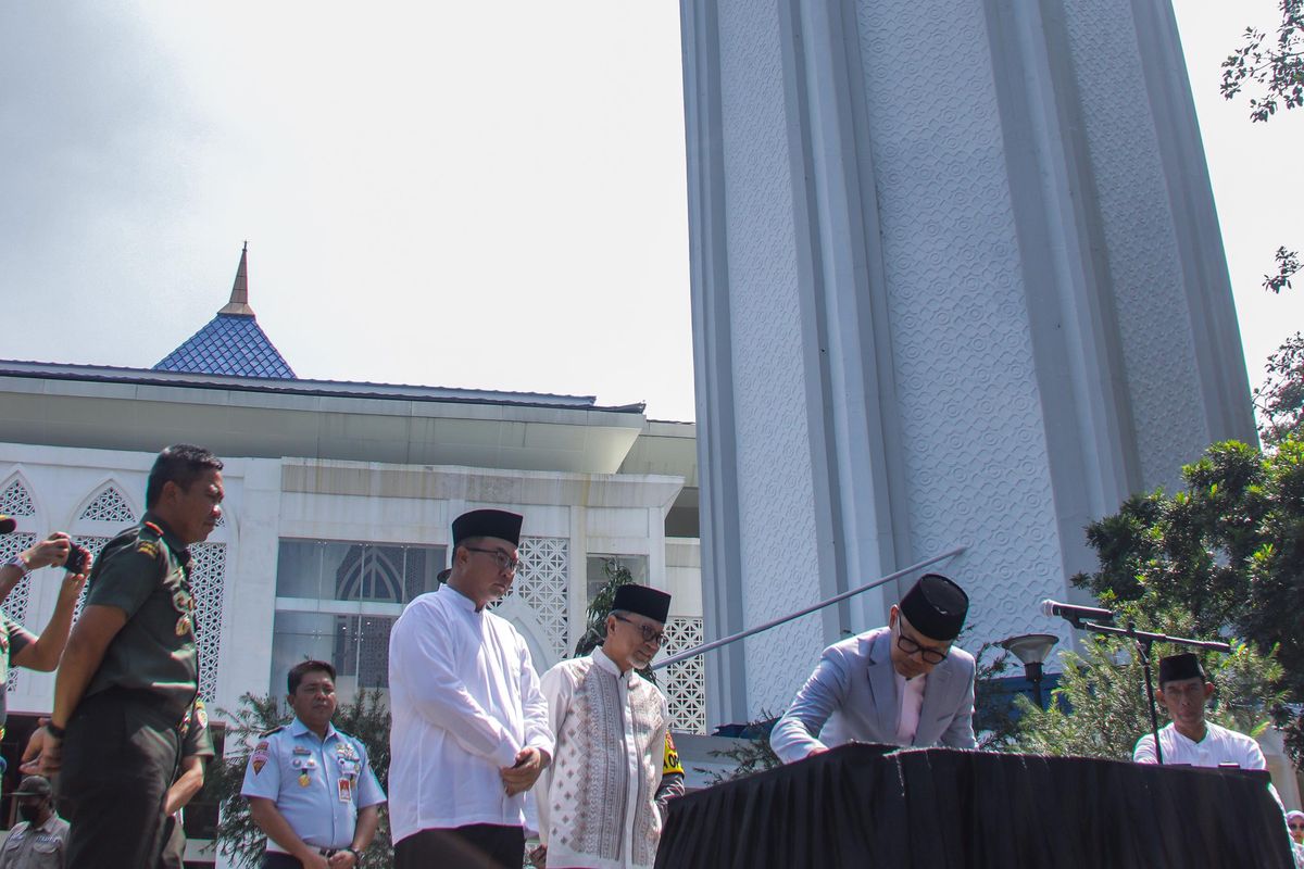 Wali Kota Bogor Bima Arya Sugiarto saat meresmikan pembangunan Masjid Agung yang terletak di Jalan Nyi Raja Permas, Cibogor, Kecamatan Bogor Tengah, Kota Bogor, Jawa Barat, Kamis (28/3/2024).