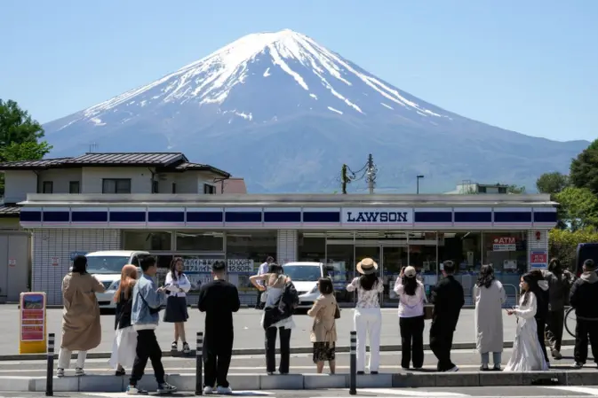 Gunung Fuji di Jepang.
