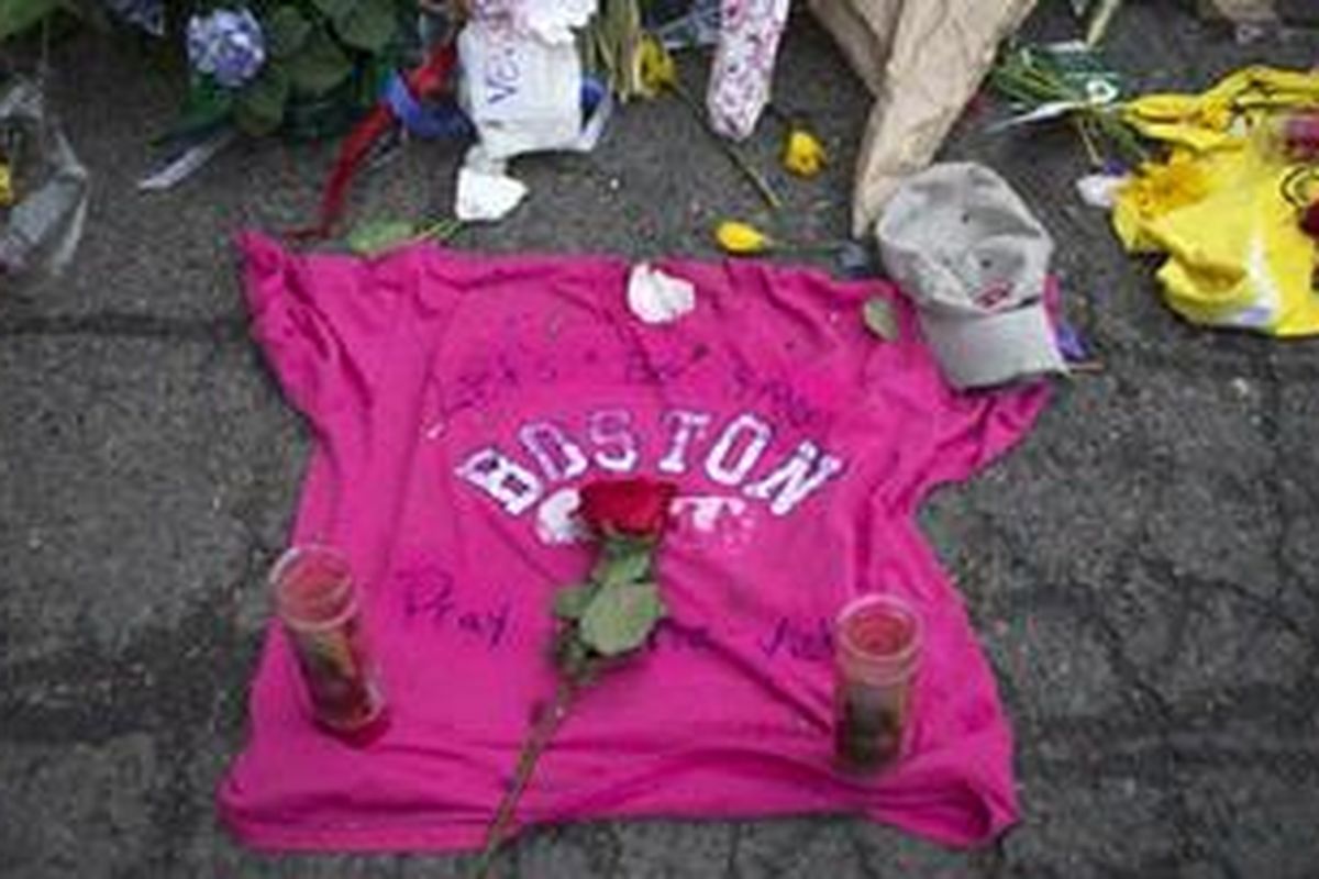 Upacara peringatan akan berlangsung Kamis besok untuk mengenang tiga korban tewas dan ratusan korban luka.