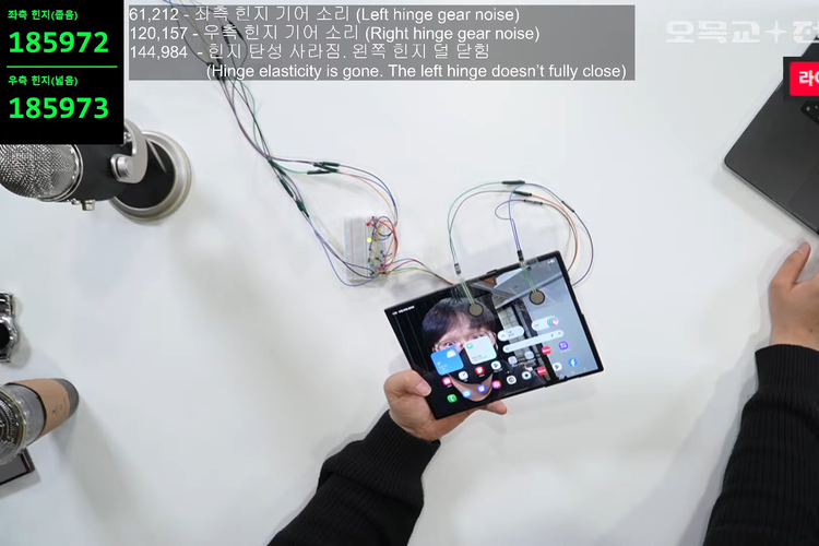 Kondisi layar Galaxy Z TriFold tetap terbilang aman sepanjang pengujian. Panel layar terpantau masih menyala normal, respons sentuhan tetap berfungsi, dan tidak ditemukan garis hijau atau bercak hitam di area lipatan layar. 
