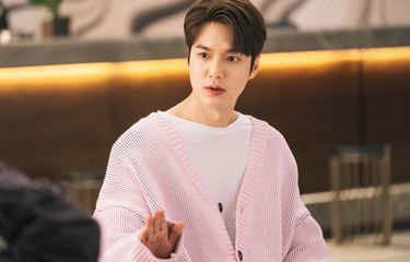 Aktor Lee Min Ho dalam adegan di drama Korea, The King: Eternal Monarch