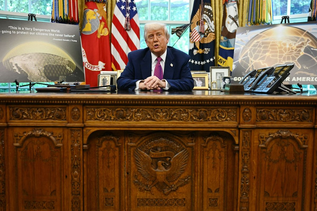 Presiden Amerika Serikat (AS) Donald Trump saat mengumumkan pembangunan perisai rudal Golden Dome di Oval Office, Gedung Putih, Selasa (20/5/2025).