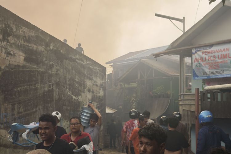Kebakaran di Kawasan Perbukitan Samarinda Hanguskan Belasan Rumah, 3 Orang Luka