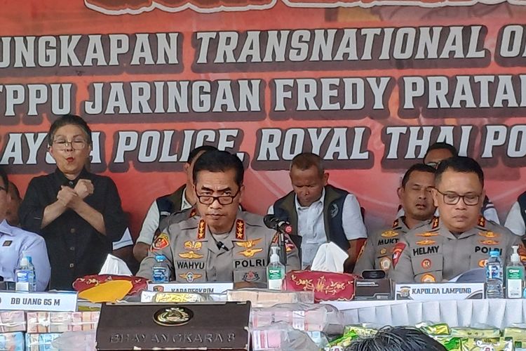 Kepala Badan Reserse Kriminal (Kabareskrim) Polri Komjen Wahyu Widada dalam konferensi pers di Lapangan Bhayangkara, Mabes Polri, Jakarta, Selasa (12/9/2023).