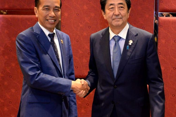 Jokowi dan Shinzo Abe saling memberi pesan hangat usai pengumuman Shinzo Abe yang mengundurkan diri dari posisinya sebagai perdana menteri Jepang.