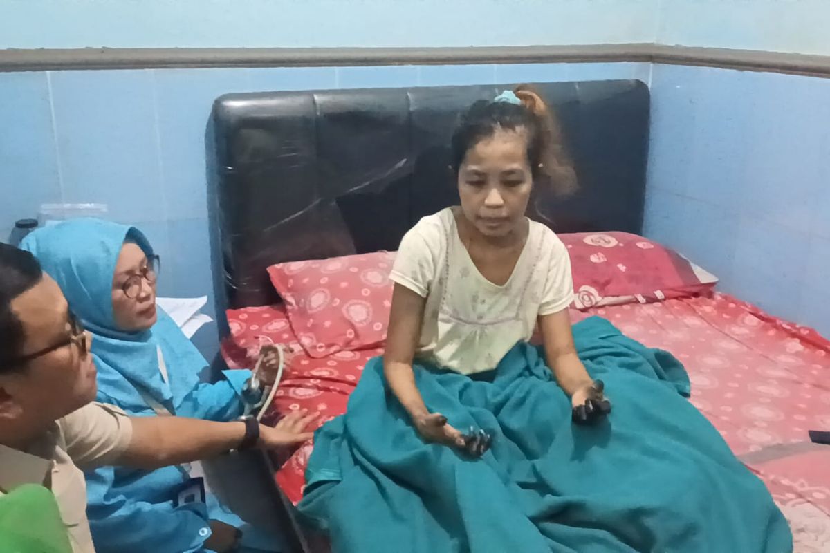 Menteri P2MI Abdul Kadir Karding mengunjungi PMI yang sakit di Jember pada Jumat (21/12/2024)