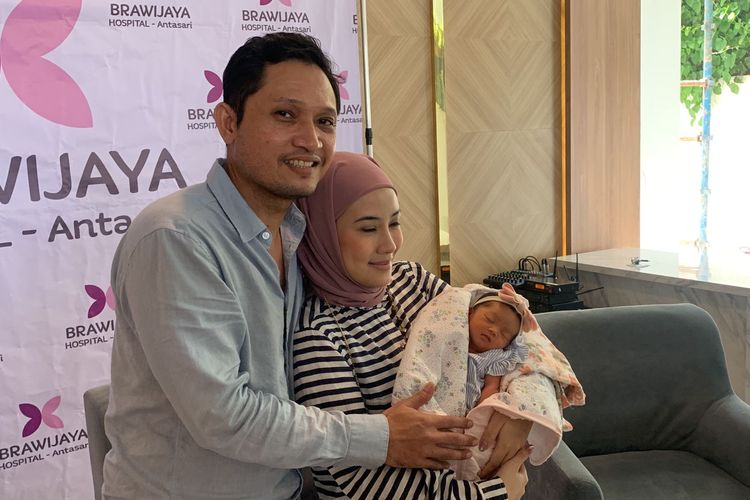 Vokalis Andra & The Backbone, Deddy Lisan dan istrinya Ika Kirana dikaruniai anak keempat pada 7 Mei 2023 di rumah sakit Brawijaya, Antasari, Jakarta Selatan. 