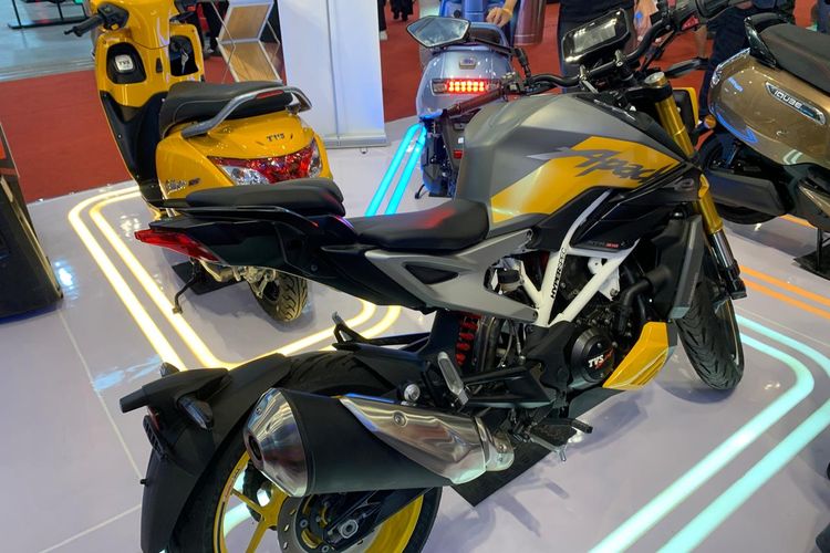 Motor sport TVS Apache RTR 310 yang merupakan kolaborasi TVS dengan BMW meluncur di IMOS 2024. 