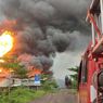 Meledak dan Kembali Besar, Kebakaran Pabrik Busa Cirebon Belum Dapat Dipadamkan sejak Malam