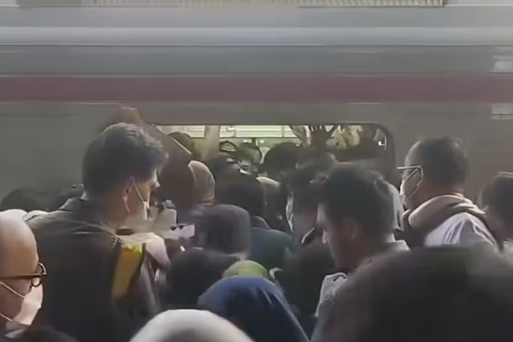 Gangguan KRL di Serpong Selasa Pagi, Rangkaian Kereta Langsung Ditarik dari Perjalanan