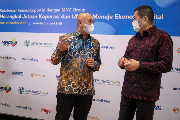 Menkop UKM Teten Masduki dan Executive Chairman MNC Group Hary Tanoesoedibjo. 