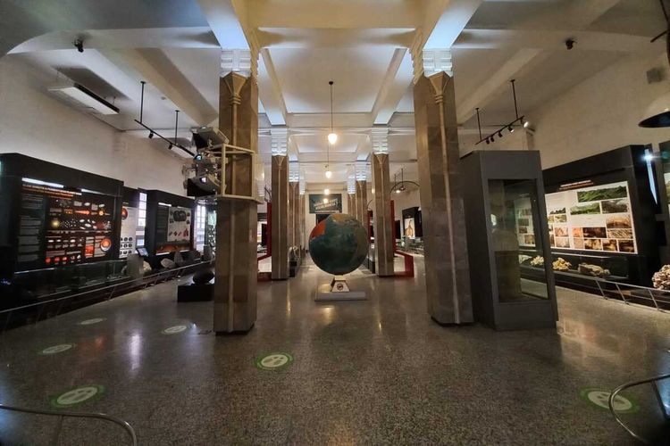 Museum Geologi Bandung akan kembali dibuka. Pengunjung yang dapat memasuki ruangan dibatasi 20 orang dan hanya warga Bandung Raya saja.