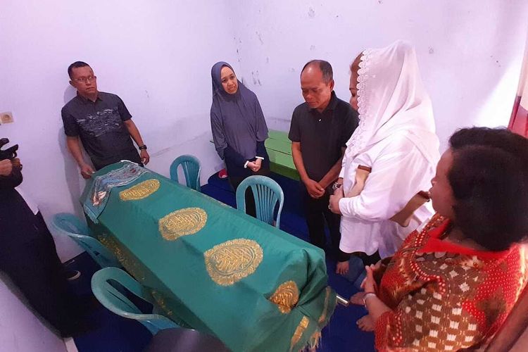 Walikota Semarang sambangi rumah duka penggemar JKT48 di Banyumanik, Rabu (12/7/2023).