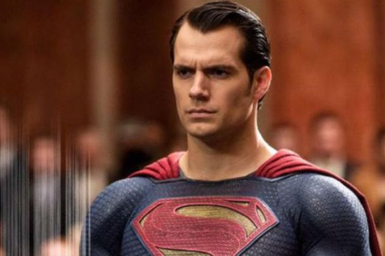 Aktor Henry Cavill berperan sebagai Superman/Clark Kent dalam film Batman v Superman: Dawn of Justice.
