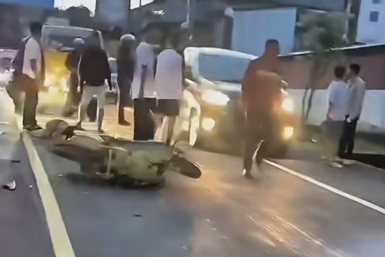 Motor Tergelincir di Jalan Puncak Bogor, Lalu Ditabrak Xpander dari Arah Berlawanan