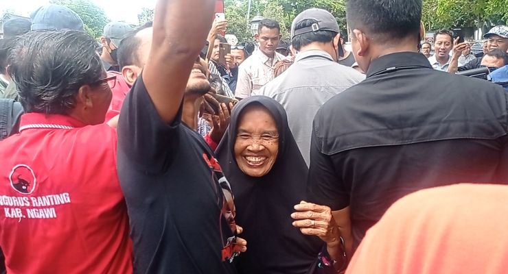 Demi Melihat Ganjar, Nenek 75 Tahun Ini Rela Menunggu sejak Pukul 6 Pagi