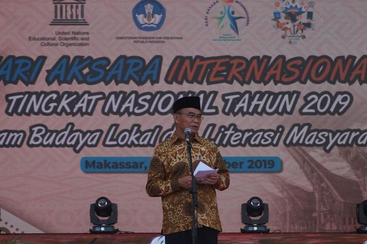 Mendikbud pada Puncak Peringatan Hari Aksara Internasional (HAI) ke-54, di Kota Makassar, Sulawesi Selatan, Sabtu (07/09/2019).
