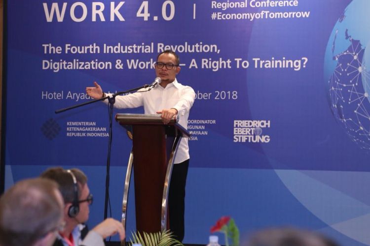 Menteri Ketenagakerjaan M Hanif Dhakir dalam acara conference regional bertema ?Workshop 4.0 The Fourth Industrial Revolution, Digitalization & Work 4.0 ? A Right To Training?? di Jakarta, Selasa (16/10/2018).