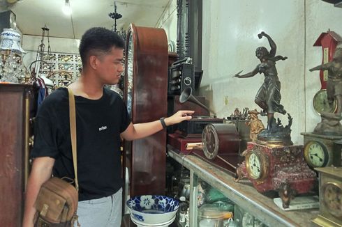 Uniknya Transaksi di Pasar Barang Antik Jalan Surabaya, Seperti apa ?