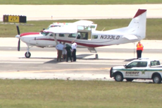 Seorang Penumpang Tanpa Pengalaman Terbang Mendaratkan Pesawat Setelah Pilot Pingsan