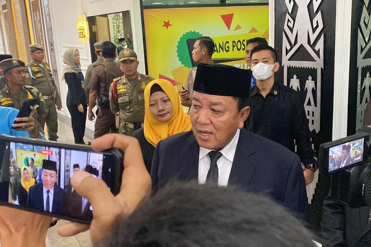 Gubernur Lampung Arinal Djunaidi saat diwawancara usai pelantikan 3 Plt Bupati, Senin (22/5/2023).